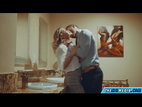 ❤️ Коли грудаста блондинка спокушає вас у громадському туалеті ❤ Порно vk у нас